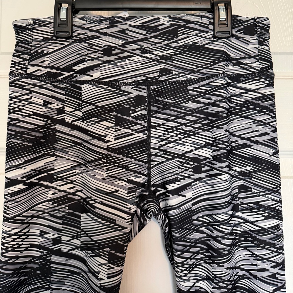 Fabletics Black and White Patterned Leggings NWT - image 2